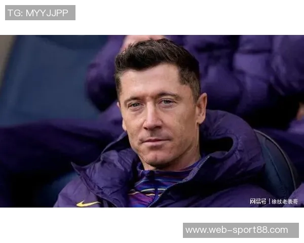 弗里克称赞莱万状态出众或许只有C罗能比肩 弗里克称赞莱万状态出众或许只有C罗能比肩